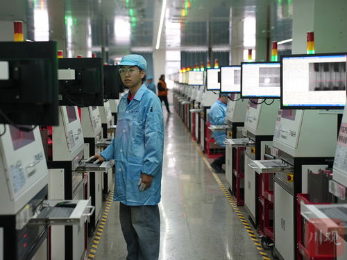為工廠車間打上「全球化」標(biāo)簽，這些外企在四川謀什么？丨外資在川最前線·電子產(chǎn)品維護(hù)